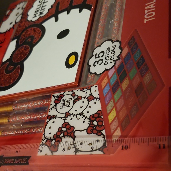 Hello Kitty Eyeshadow Palette - Picture 3 of 5